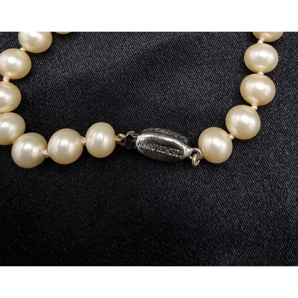 Vintage 1940's-1960's Czechoslovakia Signed Faux Pearl Necklace With Red Gemston - Picture 6 of 6